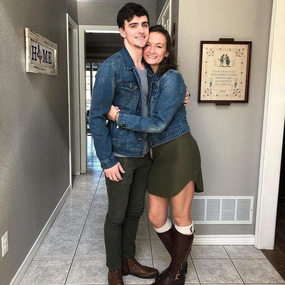 Meet your Posher, Courtney - Picture 1 of 2